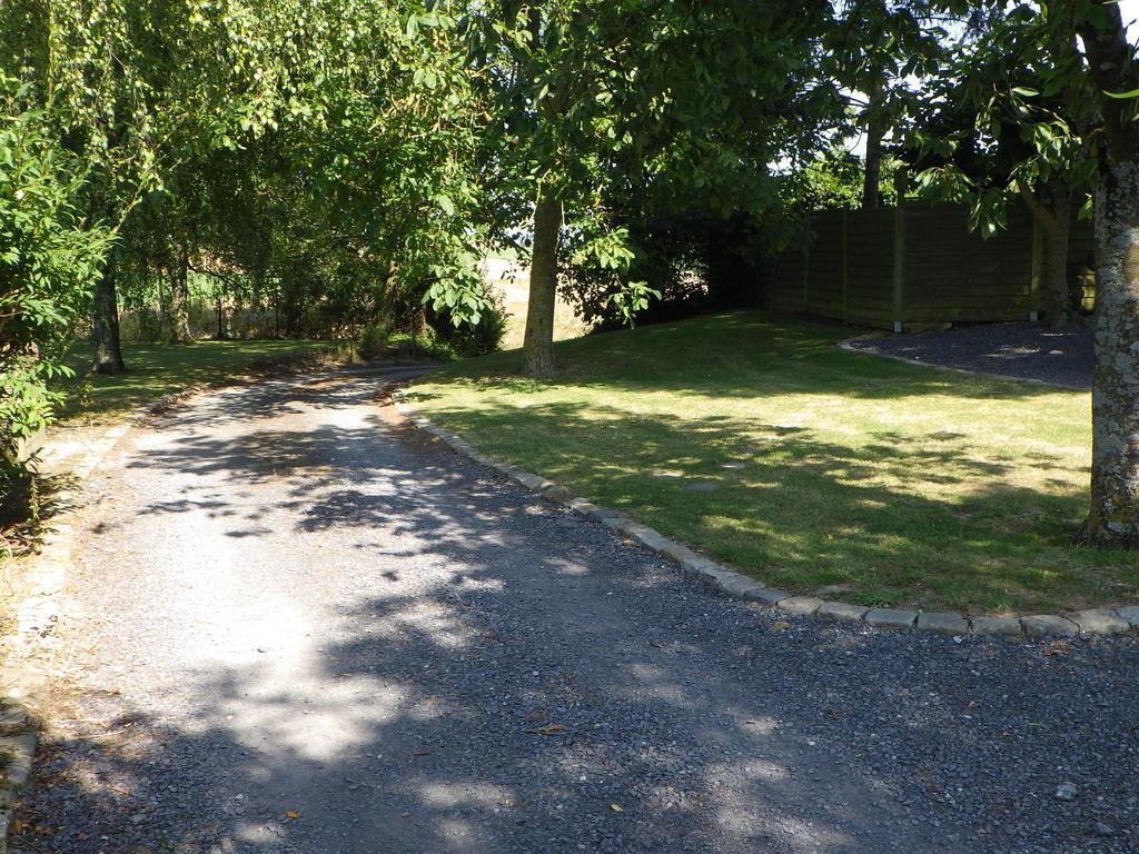 Les Gites Du Vieux Frene Longavesnes Bagian luar foto